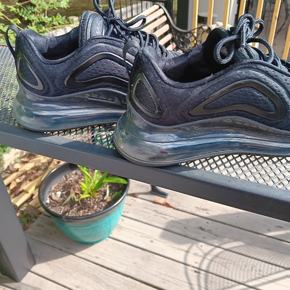 Almost new never broke in Nike AirMax 720 - Picture 2 of 4